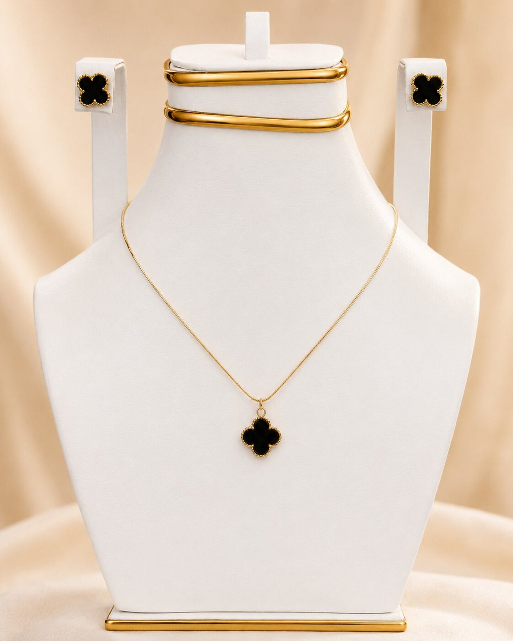 Noir Clover Minimal Set