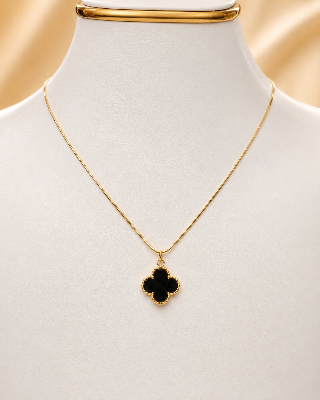 Noir Clover Minimal Set