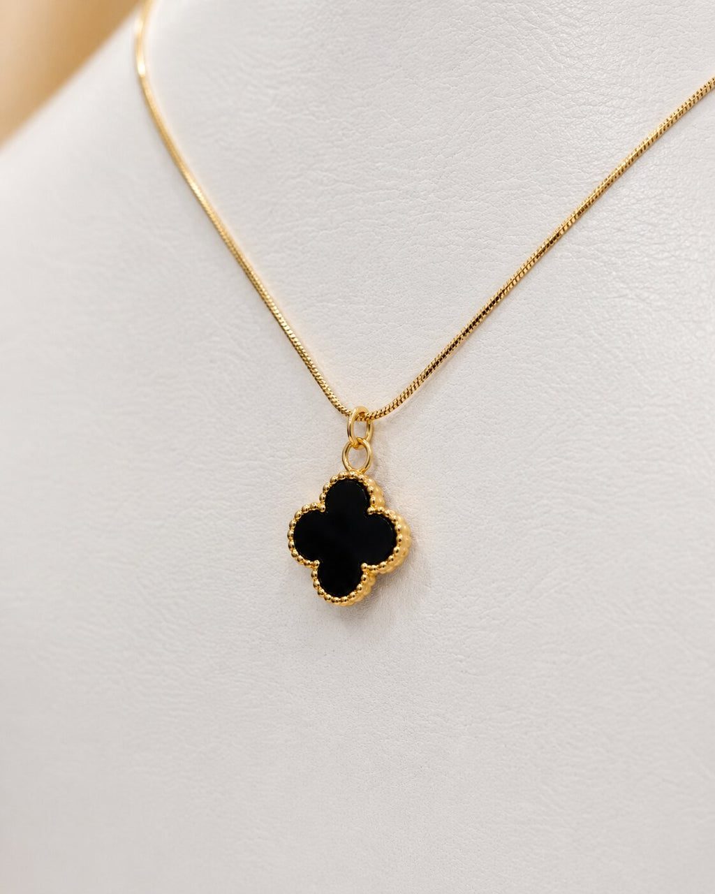 Noir Clover Minimal Set