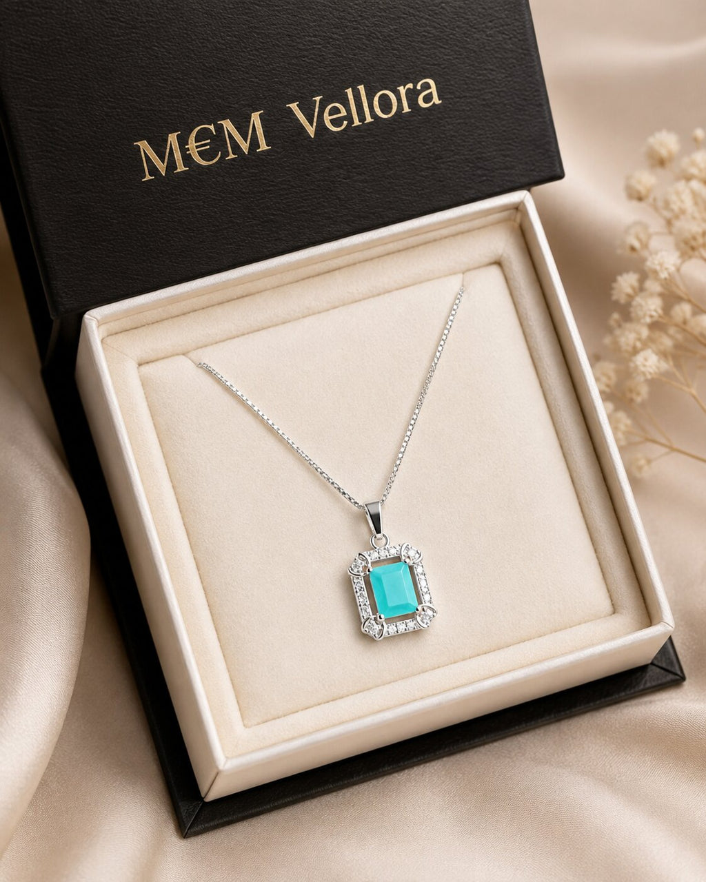 Aqua Éclat Crystal Locket