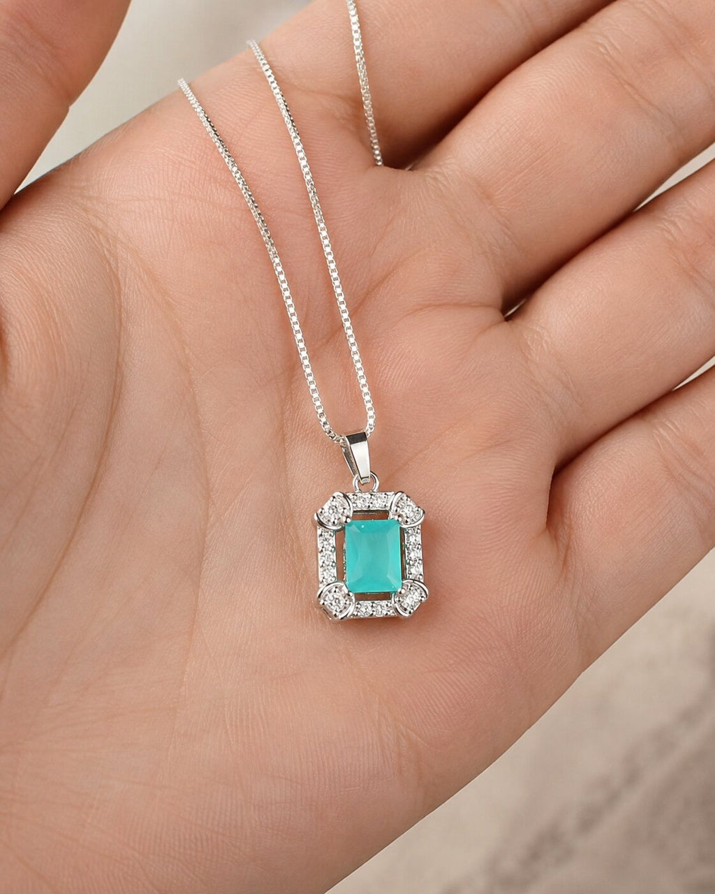 Aqua Éclat Crystal Locket