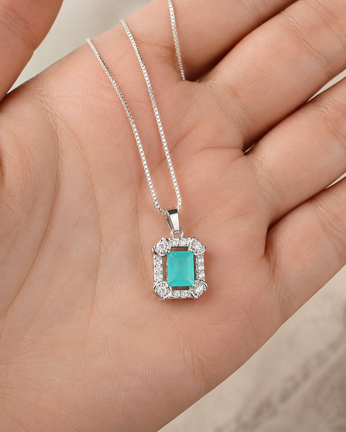 Aqua Éclat Crystal Locket